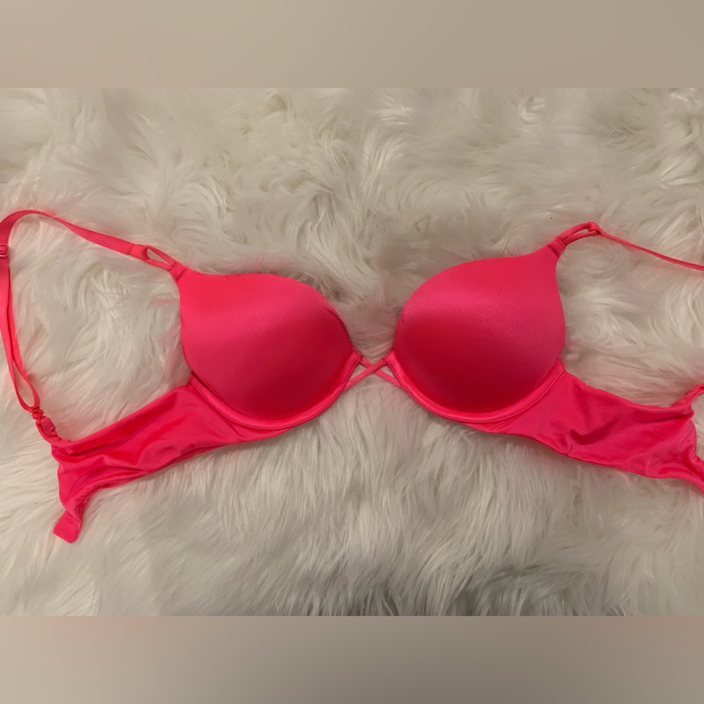 Hot pink Bombshell push-up bra by Victoria’s Secret!